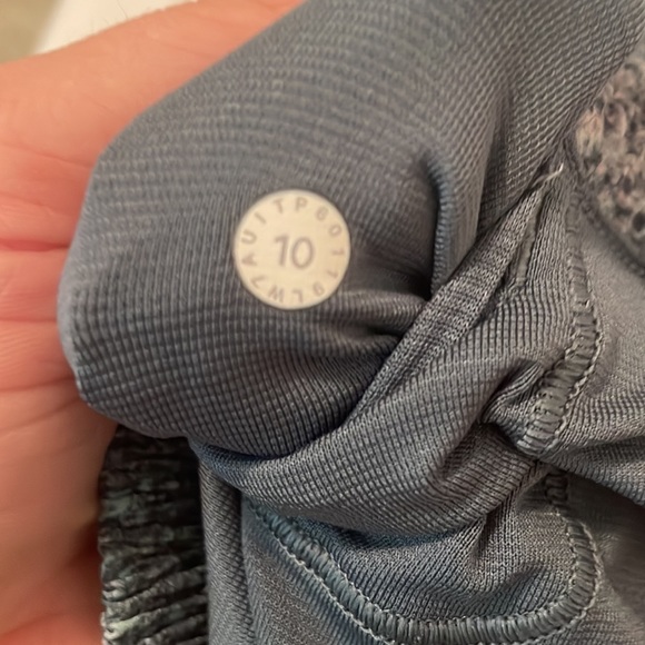 HOTTY HOT LULULEMON SHORTS - Picture 6 of 6